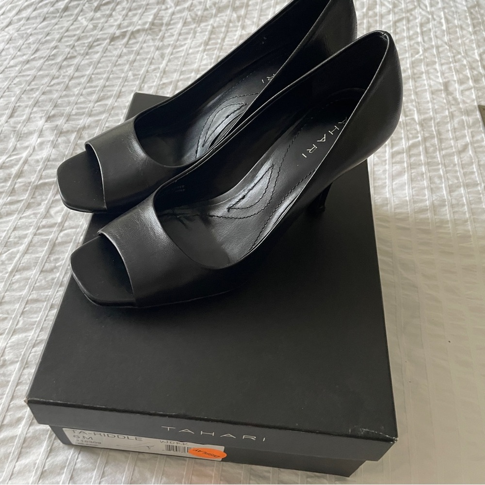 TAHARI Riddle Classic Black Peep Toe Pumps